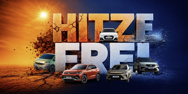 Fünf Autos vor großem Schriftzug 'HITZEFREI', links trockene, rissige Erde mit Sonne, rechts blaue Wasserelemente