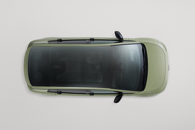 Hellgrüner Audi A2 e-tron von oben vor einem weißen Hintergrund 