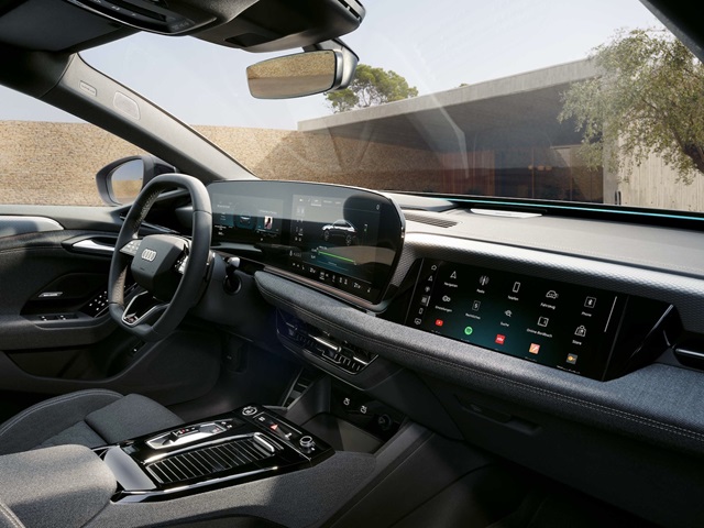 Innenraum des Audi A6 e-tron mit digitalem Kombiinstrument, großem Touchscreen in der Mittelkonsole und modernem Lenkrad
