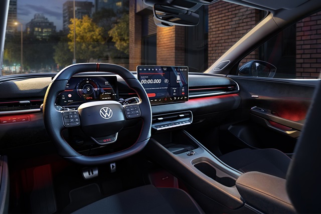 Cockpit des VW ID. Polo GTI mit Multifunktionslenkrad, digitalem Kombiinstrument und großem Zentraldisplay.
