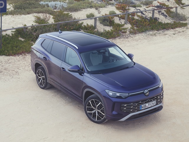 Der Volkswagen Tayron in Top-Seitenansicht
